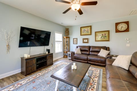 Holly Ridge Vacation Rental ~ 5 Mi to Beach House in North Topsail Beach