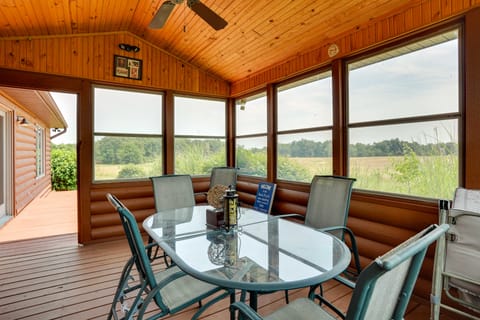 Pet-Friendly Vienna Cabin w/ Screened-In Porch! House in Kentucky