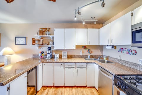 Kaunakakai Condo w/ Private Lanai & Ocean Views! Apartment in Molokai