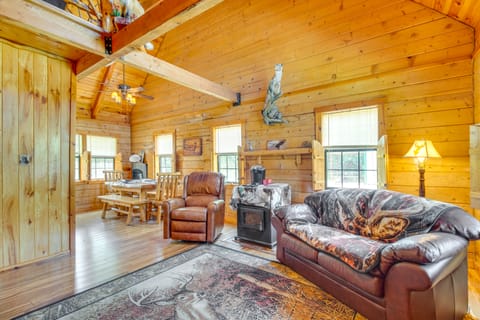 Secluded Oakland Cabin w/ Private Yard! House in Arkansas