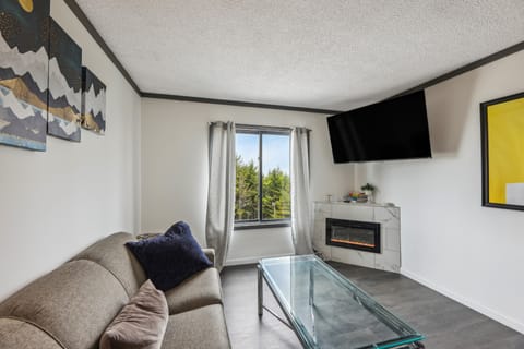 Cozy Snowshoe Condo Rental: Walk to Chair Lift! Apartment in Snowshoe