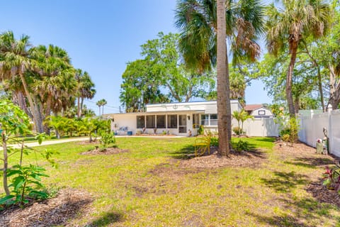 Hot Tub & Gas Grill: Port Richey Retreat House in Florida