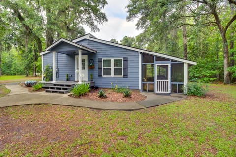 Southern Escape in Guyton: Private Yard & Hot Tub! House in Port Wentworth
