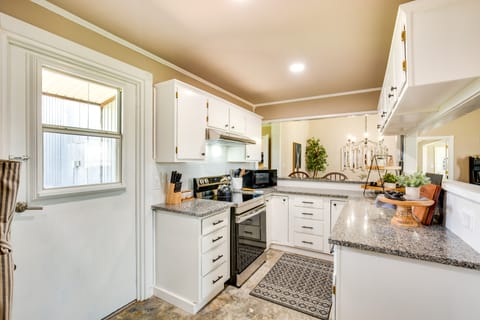 Charming Oklahoma Escape Near Beaches & Golfing! House in Oklahoma