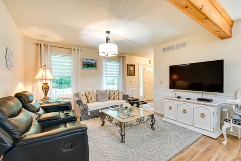 Hot Tub, Game Room & Fire Pit: Pocono Summit Home! House in Coolbaugh Township