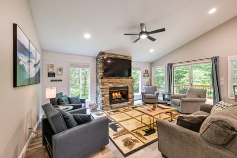 Creekside Cabin in Franklin ~ 8 Mi to Downtown! House in Tennessee