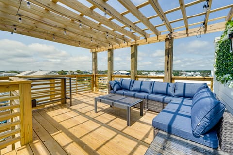 Carolina Beach Vacation Rental w/ Rooftop Terrace Apartment in Carolina Beach