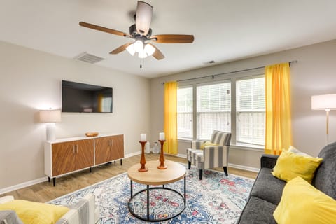 Charming North Charleston Townhome - Pets Welcome! Apartment in Goose Creek