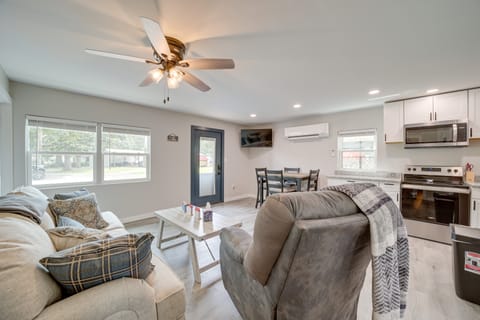 Waterfront Grove Retreat w/ Dock: 'Cedar Ridge' House in Ozark Mountains