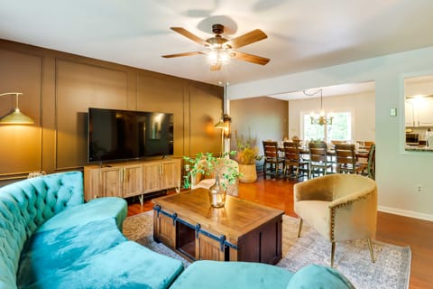 Game Room + Hot Tub: Ski Getaway in Poconos! House in Stroud Township