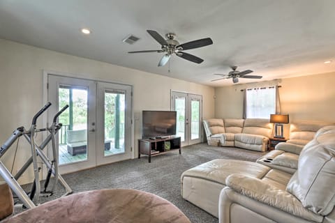 Spacious Family Home on Lake Marion w/ Boat Ramp! House in Lake Marion