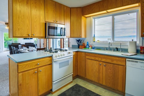 Seiku Vacation Rental w/ Deck & Ocean Views House in Washington