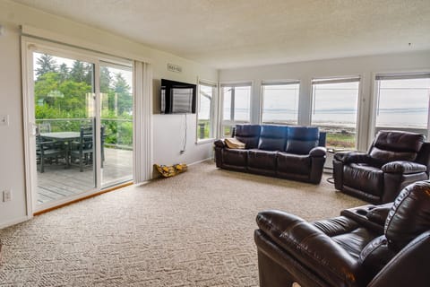 Seiku Vacation Rental w/ Deck & Ocean Views House in Washington
