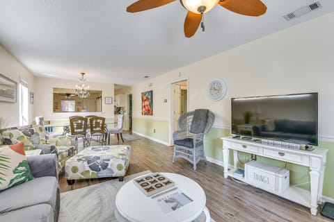 Breezy PCB Vacation Rental w/ Lanai, Walk to Ocean House in Panama City Beach