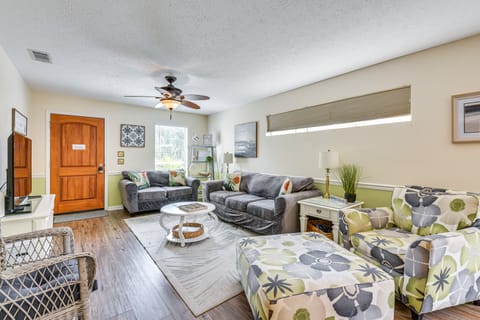 Breezy PCB Vacation Rental w/ Lanai, Walk to Ocean House in Panama City Beach