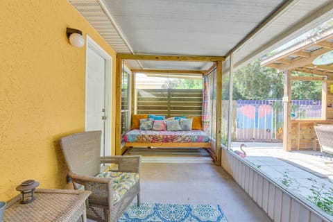 Breezy PCB Vacation Rental w/ Lanai, Walk to Ocean House in Panama City Beach