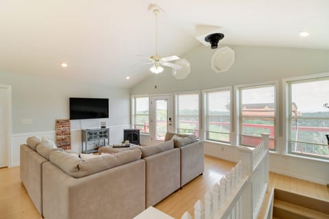 Hike, Fish & Explore: Spacious Yellville Retreat House in Buffalo River