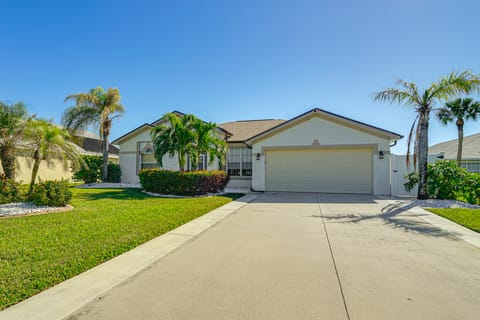 Sunny Fort Myers Home w/ Heated Pool! House in Iona