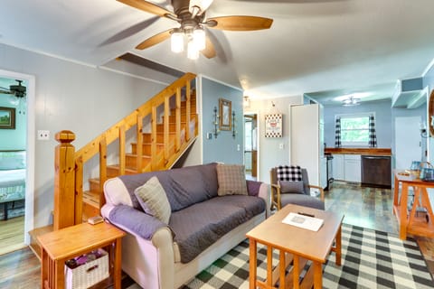 Pet-Friendly Murphy Home: Grilling Deck + Fire Pit House in Tennessee