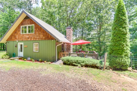 Pet-Friendly Murphy Home: Grilling Deck + Fire Pit House in Tennessee