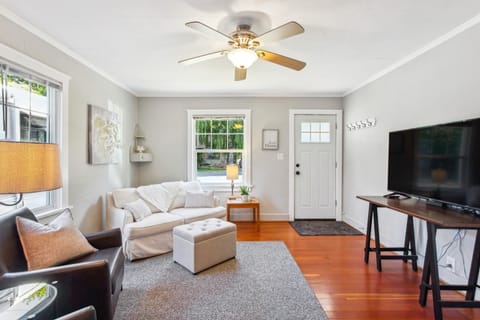 Charming Eugene Retreat: Private Hot Tub & Yard! House in Eugene