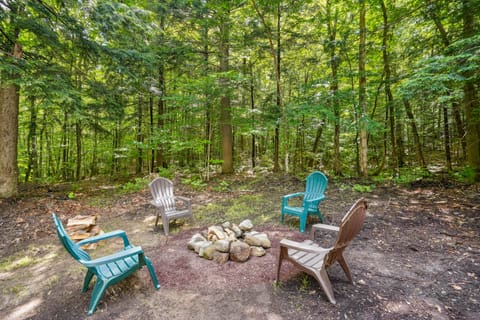 Gloversville Retreat with Patio & Lake Access! Apartment in Capital District, NY, USA