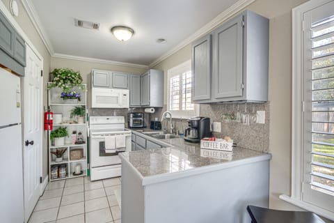 Walk to Beach: Waveland Retreat w/ Yard! Cottage in Waveland