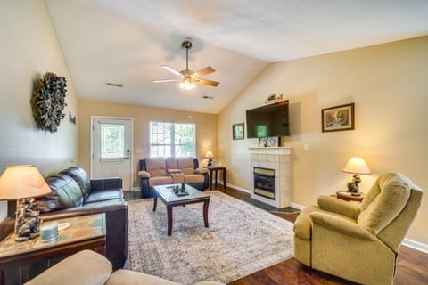 Pigeon Forge Home w/ Screened Porch, 3 Mi to Town! House in Pigeon Forge