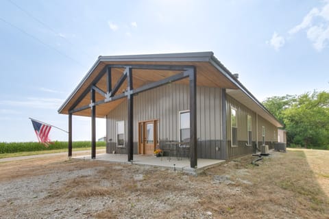 Tranquil La Prairie Retreat w/ Patio & Fireplace! House in Illinois