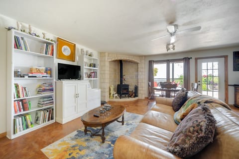 Fredericksburg Retreat w/ Private Hot Tub & Patio! House in Rio Grande