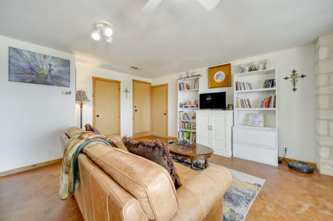 Fredericksburg Retreat w/ Private Hot Tub & Patio! House in Rio Grande