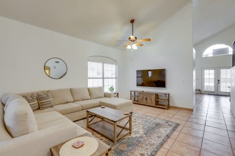 Cookout Ready! Desert Oasis w/ Pool in Goodyear House in Goodyear