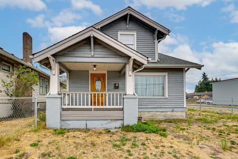 Walk to Eats & Events! Downtown Puyallup Home House in Puyallup