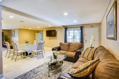 Westminster Apartment Near Beaches & Theme Parks! Apartment in Westminster