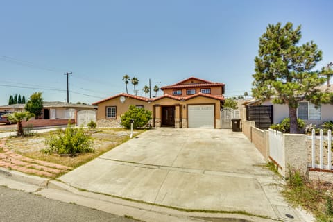 Westminster Apartment w/ Balcony, Near Disneyland! Apartment in Westminster