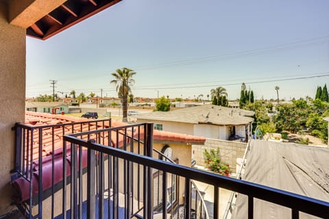 Westminster Apartment w/ Balcony, Near Disneyland! Apartment in Westminster