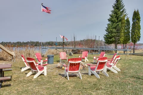 Private Dock: Lakefront Family Home in Outing House in Minnesota