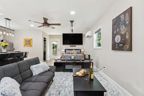 Hickory Hideaway: Pet-Friendly Haven w/ Fire Pit! Apartment in Hickory