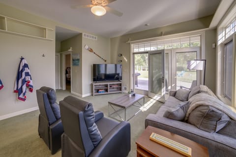 Waterfront Jackson Mansion: Patio, Grill, Dock! House in Ohio