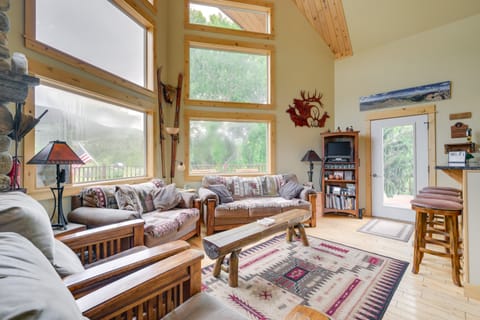 Alder Home w/ Mountain Views – 2 Mi to Ruby River House in Idaho