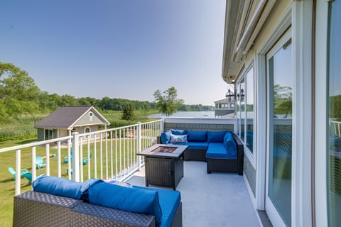 Jackson Lakefront Getaway w/ Balcony, Dock Access House in Ohio