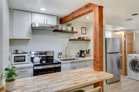 Updated Tacoma Home w/ Fire Pit! House in Tacoma