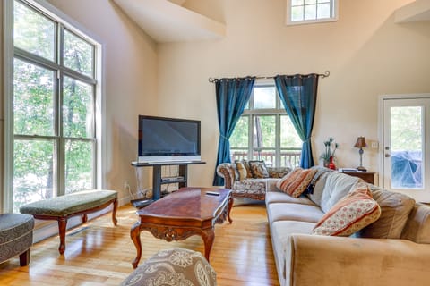 Double Springs Cabin Stay w/ Deck + Shared Dock! House in Lewis Smith Lake