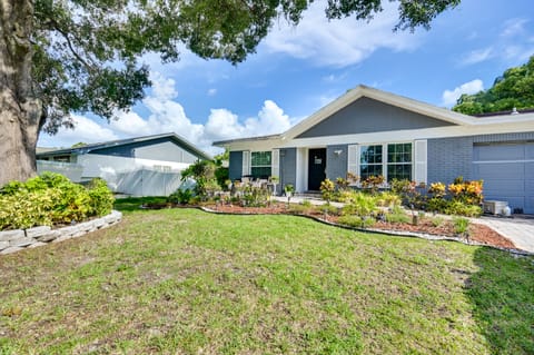 Cozy Brandon Vacation Rental w/ Shared Pool! Apartment in Brandon