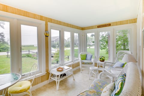 Kennebunkport Getaway w/ Grill: Walk to Beach! Cottage in Goose Rocks Beach
