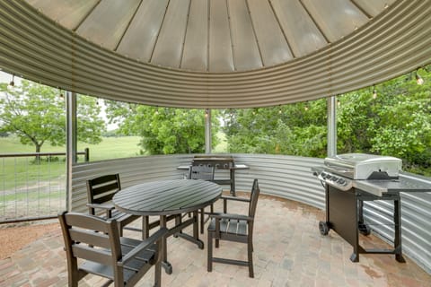 Sip, Fish & Relax Fireside: Serene Schulenburg Gem House in Texas