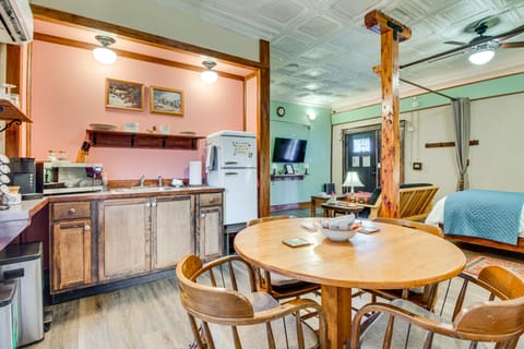 Walk to White River: Cozy Studio, Driftys Hideaway Apartment in Cotter