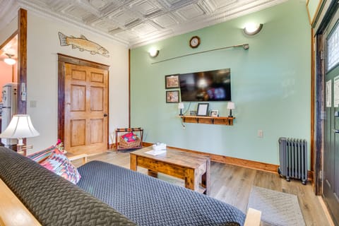 Walk to White River: Cozy Studio, Driftys Hideaway Apartment in Cotter