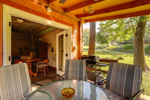 Walk to White River: Cozy Studio, Driftys Hideaway Apartment in Cotter