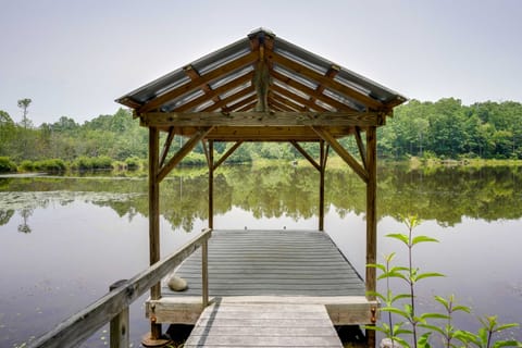 Cozy Georgia Abode w/ Deck, Fire Pit & Lake Access Apartment in Alabama